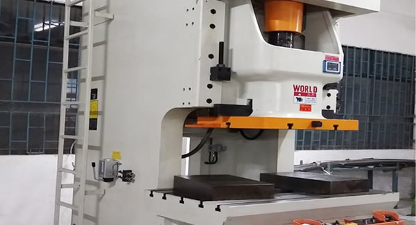 廣有五金新增合頁生產(chǎn)設(shè)備,能生產(chǎn)8-10MM厚度的合頁?